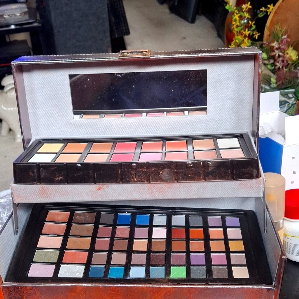Makeup box